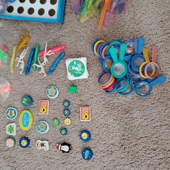 Classroom Treasure Box Prizes Kids Birthday Party Favors Assorted Goody Bags - Picture 3 of 7